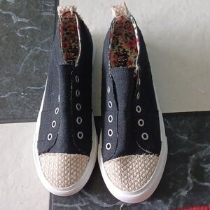 Gypsy Jazz  Slip On Sneakers in Cream Tweet & Black Like New, Sz 8